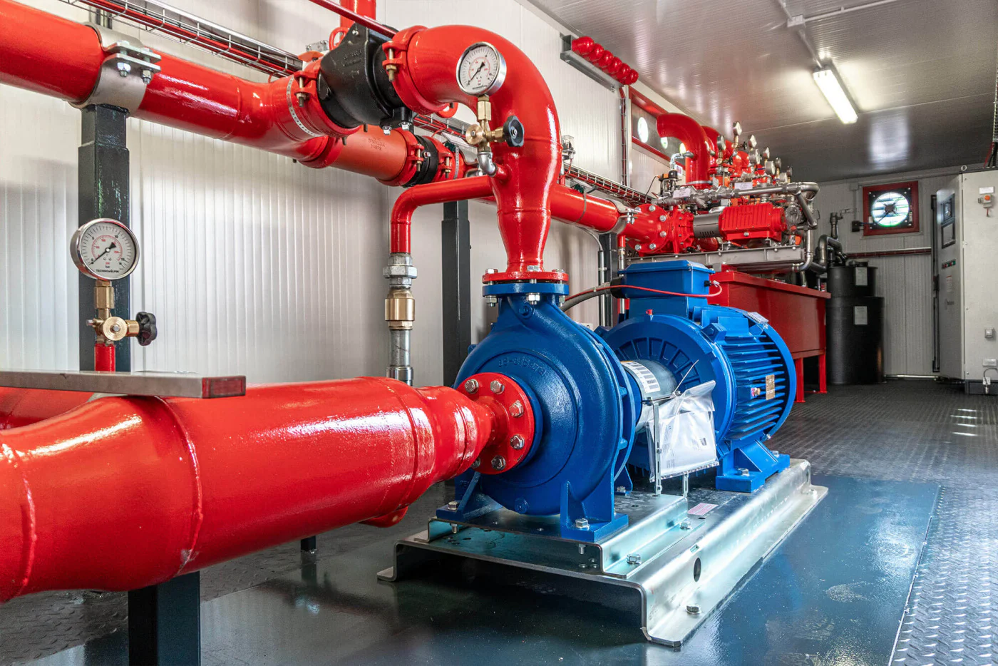 Installation des pompes de surpresseur d'eau